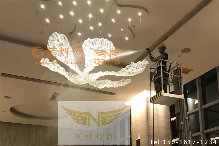 广州酒店水晶灯清洗施工高空作业