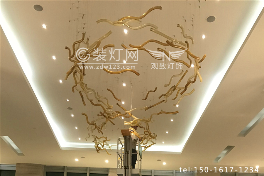 广州酒店水晶灯清洗施工照片
