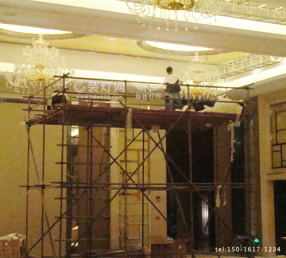 南京汉府饭店宴会厅水晶灯安装现场照片